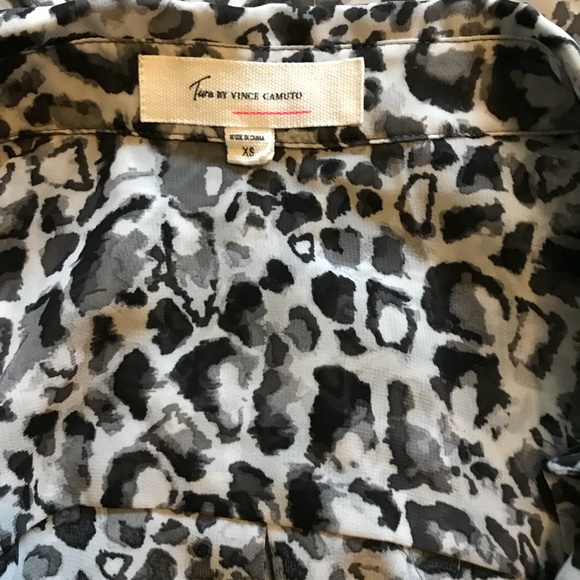 EUC Vince Camuto Blouse Sz XS - Picture 2 of 2